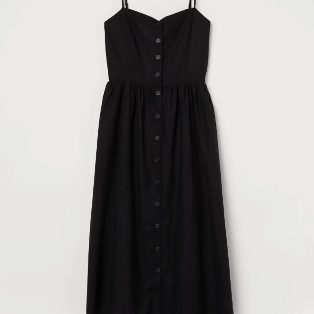 Svart klänning från H&M. Stl 38. Aldrig använd! Hör av er för mer info eller bilder 🌷. Klänningar.