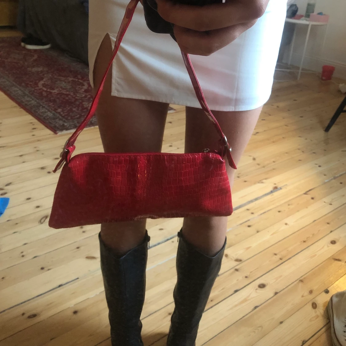 Röd axelväska - 90