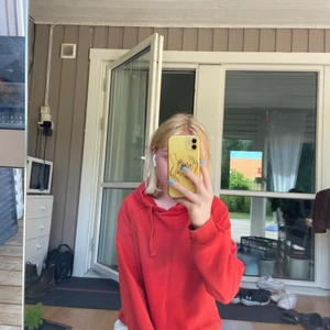 Röd hoodie - Röd hoodie som inte används, köpare betalar frakt💖