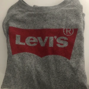 Tröja från Levis långärmad - LångärmadTröja från Levis, bra skick, använd fåtal gånger