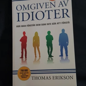 Omgiven av idioter - Thomas Erikson - Det är inte markeringar i hela boken då jag enbart läst drygt 50 sidor, bortseende från vad du kan se på bilderna är boken så gott som ny! (Det finns fler markeringar men enbart med överstrykningspenna) köparen står för frakten! (Pocket)