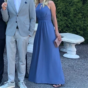 Bal klänning - Säljer denna super fina balklänningen då jag råkade beställa två och har glömt att lämna tillbaka den andra och nu är det försent, såklart helt oanvänd💕