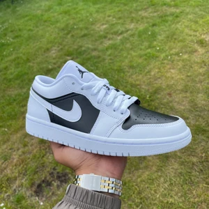 Air Jordan 1 Low ”Panda” (W) 🐼 - Strl 39