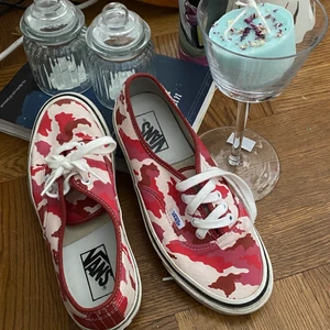 Vans  - Jätte finna Vans skor , perfekta nu till sommarn , använda  minst 4 gånger pga lite tighta för mig 💕