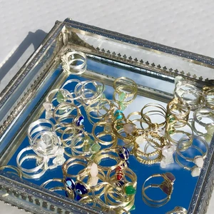 Ringar - Hej! Jag säljer specialbeställda, handgjorda ringar för 30kr st + 12 kr frakt📦 Jag har ett konto på instagram där jag informerar om ringarna och det är även där man köper dom!🌸 Interesserad? Följ @indierings.se på instagram!!!!