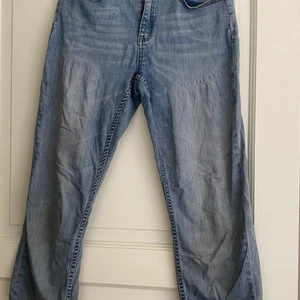 Jeans  - Ett jättefint par cheap monday jeans som är lite slitna men väldigt fina ändå