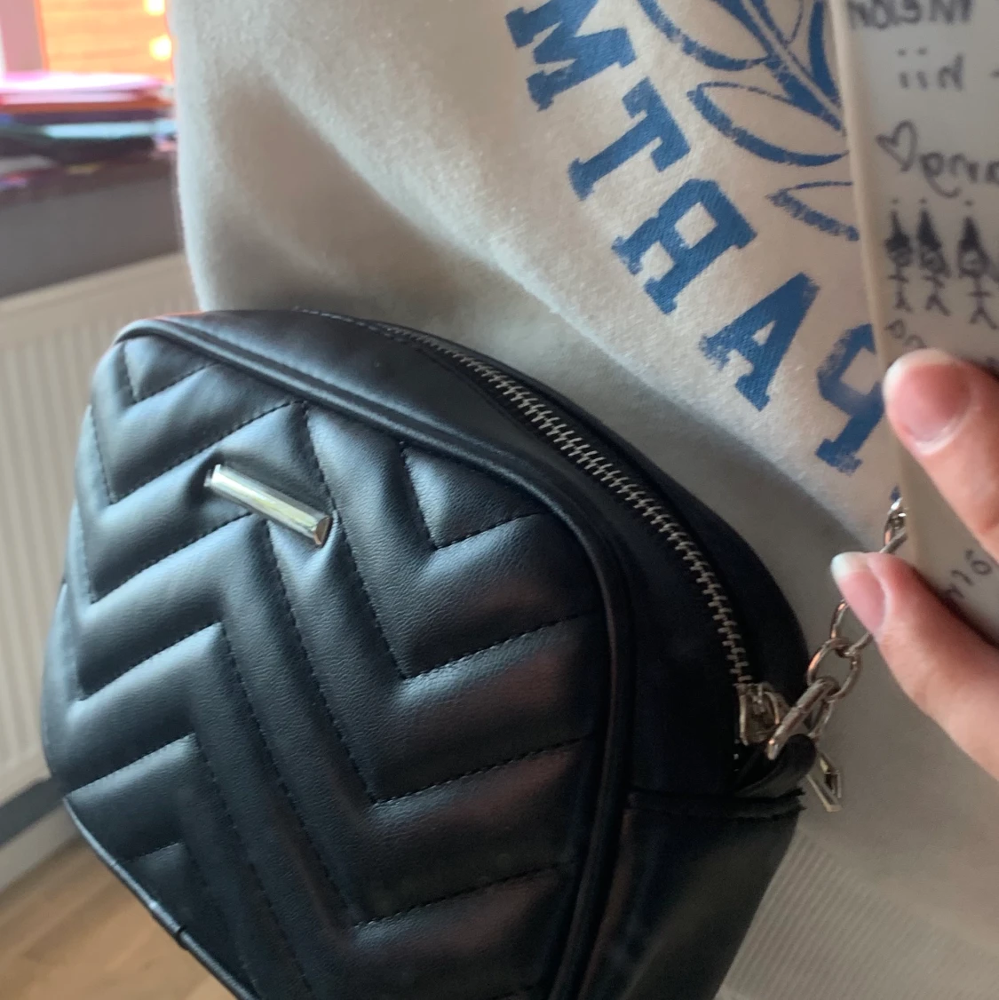 Handväska svart 🤪 - 90