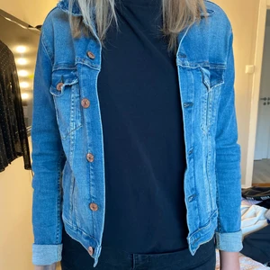 Jeansjacka - Jeansjacka i storlek 36, 200kr inkl frakt 🤩