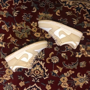 Nike dunk Low ’white oatmeal’ - Slutsåld 