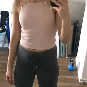 Ljusrosa linne - Ett fint ljusrosa linne från Kappahl som aldrig har används. Skulle säga att den passar som S och är i stretchigt material.