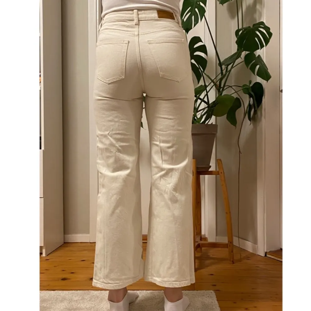 Säljer dessa fina jeans från Bikbok, strl 27. Knappt använda eftersom de är lite för små och korta för mig (jag är 172 cm). 300 kr + frakt. Jeans & Byxor.