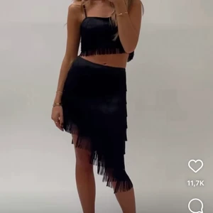 Sett från NA-KD  - Toppen är i storlek 36 och kjolen är i storlek 38. Kjolen kosta 499 och toppen 349 så säljer därför hela settet för 650. Andvänd endast 1 gång 