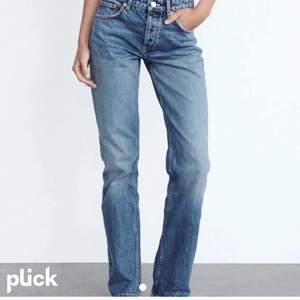 Intressekoll.       Jättefina mid Rise mörkblå jeans (slutsålda) är lite osäker om jag vill sälja men vid bra pris så säljer jag. Säljer för att dom är lite små💗skriv för bättre bilder, just nu ligger budet på 300,kan gärna byta till en större storlek 