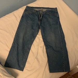 Snygga jeans - Snygga och sköna jeans väldigt pösiga då dom är storlek 44/30