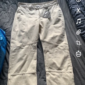 Biega byxor från Weekday:) - Weekday byxor