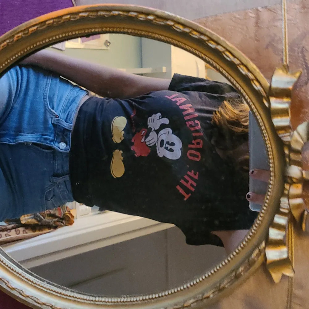 Mickey Mouse tröja, tunnt skönt material. Perfekt att sova i. S/M/L. T-paidat.
