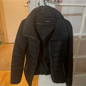 höst jacka - En höst jacka som kan användas på våren också, i storlek S💞 jätte fin skick!!