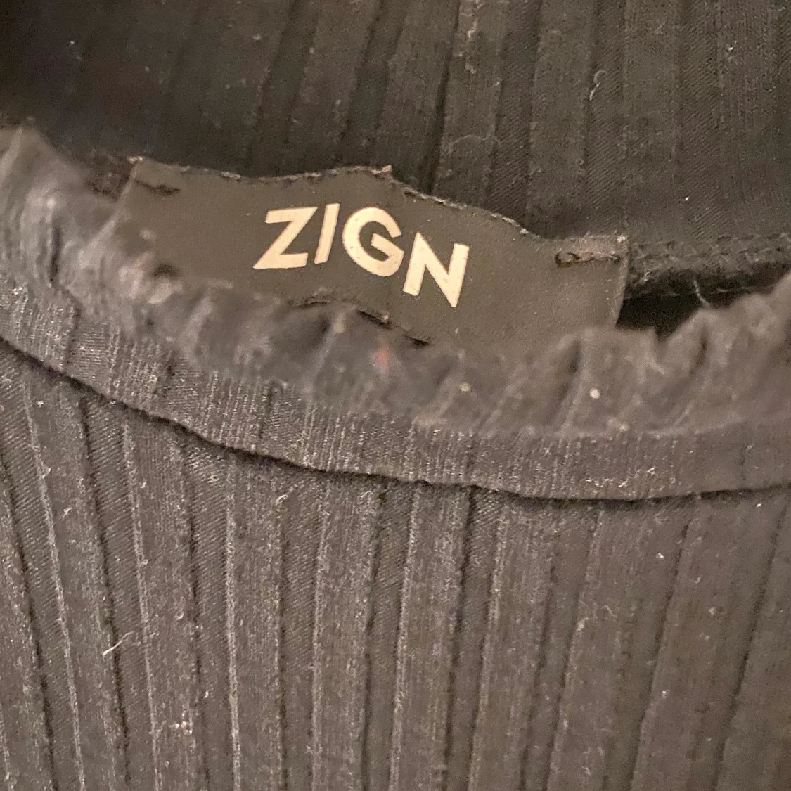 Ribbad tröja med sidoslits  - 91