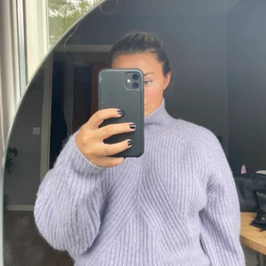 Polotröja - Stickad polotröja från weekday. Storlek xs. Använd ett fåtal gånger. Skriv för fler bilder!