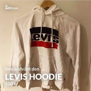 En Levis hoodie i ny skick ❤️ köpte den för 200 kr ❤️ säljer för 100 kr ink frakt 45 kr ❤️