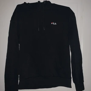 Fila hoodie - Storlek: XS Använt ungefär 3 gånger, därmed mycket bra skick 