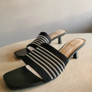 Klackskor  - Ny och oanvända. Lite stora i storleken 