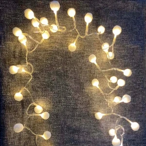 Strängljus - Med 40st kulformade glödlampor, aldrig använd, köparen betalar för frakten 