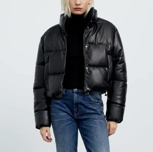 Jacka  - Säljer min läder jacka från Zara i storlek Xs (den är helt ny fick den för två dagar sen)