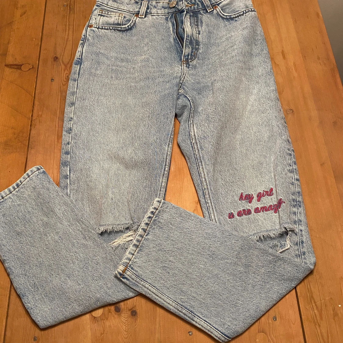 Slitnajeans i storlek S - 90