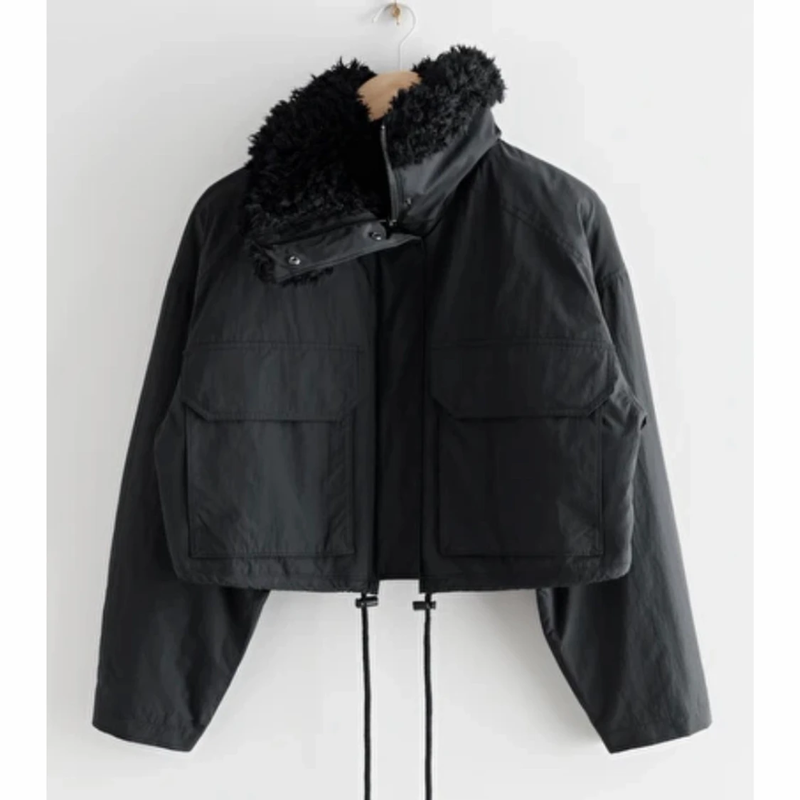 Croppad jacka med fakepäls