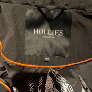 Hollies subway dam - Köpt förra året, knappt använd en vinter. Fortfarande i nyskick.  Äkta päls. Storlek 40 Finns i Stehag Nypris 4999