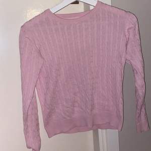 Säljer den här jätte fina rosa stickade tröjan för att den inte kommer till användning❤️