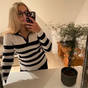 Randig tröja❣️ - Säljer denna superfina tröja från Holebrook sweden! Superfint skick❣️Storlek XL men sitter mer som en S