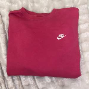 Ska sälja min vintage Nike sweatshirt som jag köpt för 450kr på Plick. Säljer den pga att jag aldrig använder den längre. Den är i bra skick. 💕