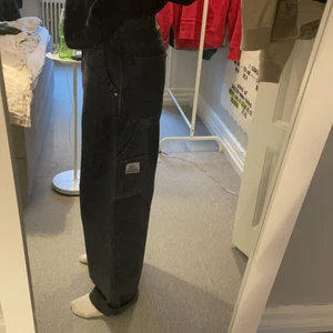 Lee weekday jeans  - Big skater trouser w28. Snygga och sköna byxor. Har använt dem uppvikta och det har funkatperfekt. Jag är 176 cm lång.  