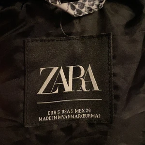Zara Ormjacka  - Köptes för ett år sen och har använts ett par gånger.  Storlek S 