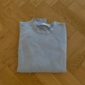 Zara tröja - Superfin tröja från zara i storlek s💕 använd 2 gånger💕 hör av dig vid frågor eller intresse. Säljer för endast 150+frakt💕