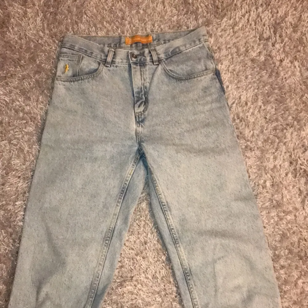 Cond:8/10 Bara blekta annars är dom som nya . Jeans & Byxor.