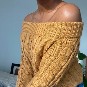 Kabelstickad off shoulder topp - Stickad off-shoulder topp 