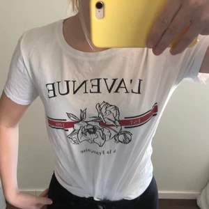 T-shirt med tryck - Fin T-shirt till sommaren