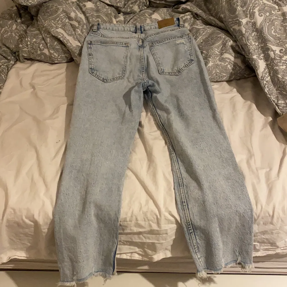 Fina jeans från bershka i storlek 36, som helt nya och väldigt bekväma, köptes från London!. Jeans & Byxor.