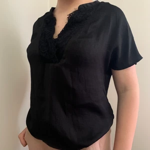 Snygg svart blus - Blus från vero moda