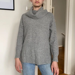 esprit Långa gråa stickadtröja XS - Esprit Långa gråa stickadtröja! Normalt passform! Bra skick och i storlek XS💞