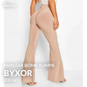 Snygga byxor - Storlek Xs,S,M passar dom tre. Skit snygga men min garderob är just nu propppfull o behöver bli av me saker. Helt oanvända säljer för 220kr snabb affär 200. Möts Sthlm gröna linjen