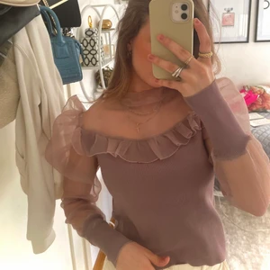 Partytopp  - Topp ifrån zara som knappt är använd, väldigt bra skick men kommer tyvärr bara inte till användning. Storlek 34 men passar 36 också. Budgivning