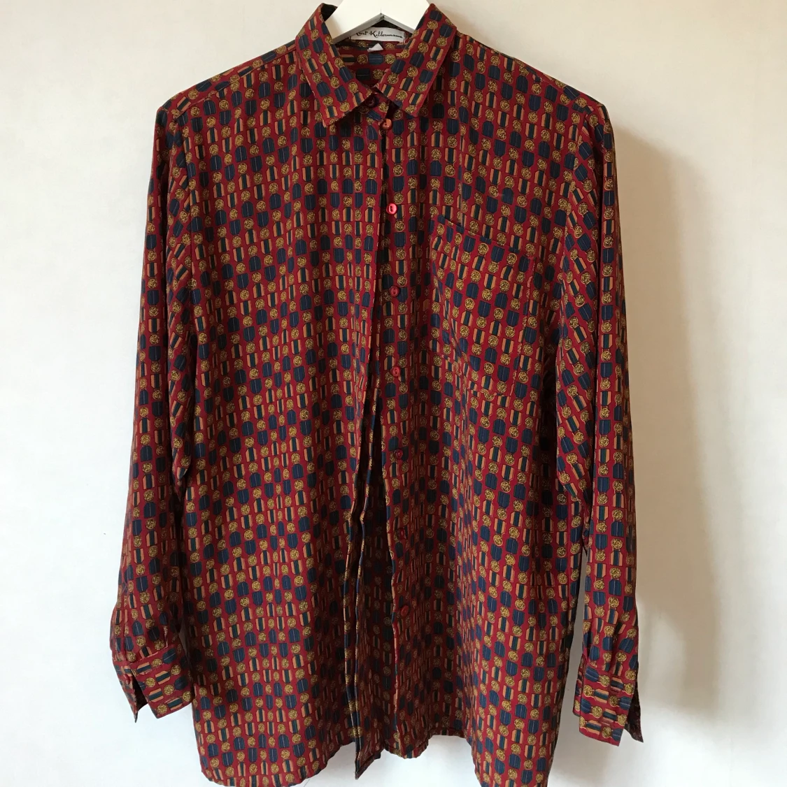 Vinröd mönstrad skjorta, XS-M