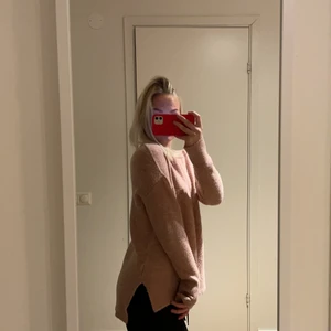 Gina trocot stickad tröja - Stickad tröja i smutsrosa från Gina tricot. Super skön och varm, perfekt nu till våren!🌸