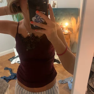 Vinrött linne spets - Fint linne från zara! 