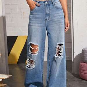 Shein jeans  - Köpte dem second hand och har inte använt så mycket av mig pga av lite konstig passform. Skicket är bra. Om du vill veta om mer detaljer kan du komma privat<3. 