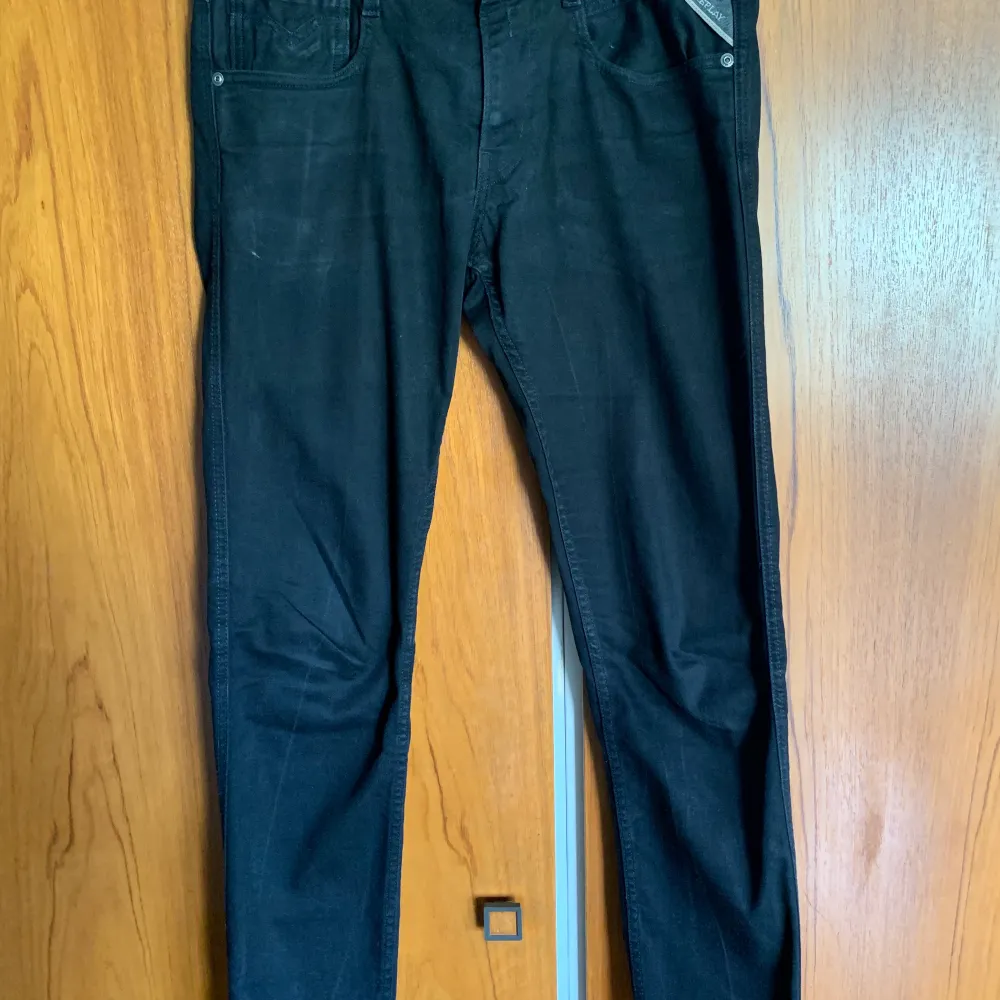 Storlek W30/L32. Cond: 7/10. Jeans & Byxor.